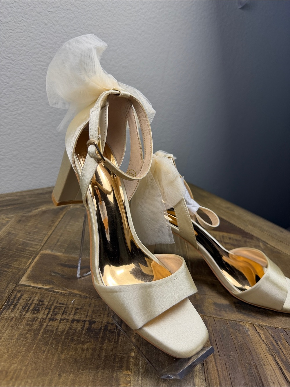 Size 6 Elegant Cream Satin Block Heel Sandals with Ankle Bow